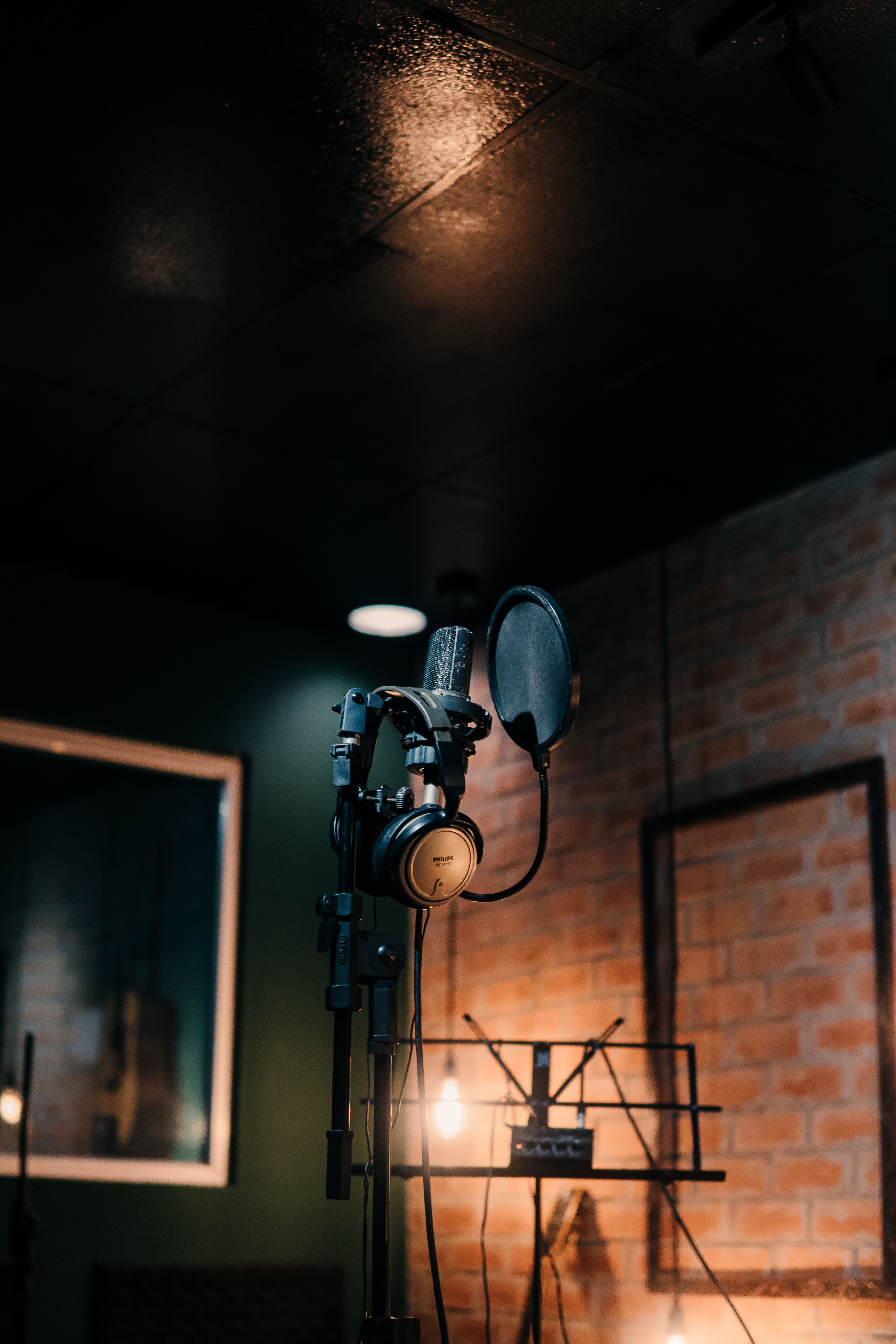 Sound insulation installation